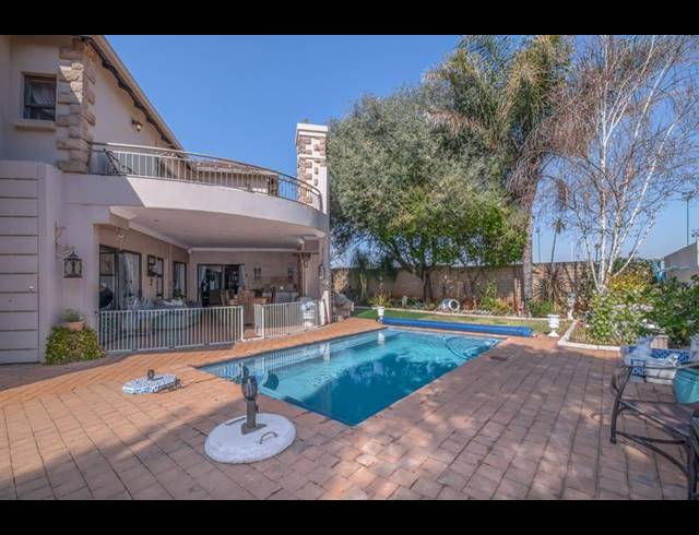 5 BEDROOM HOUSE FOR SALE IN MIDSTREAM ESTATE